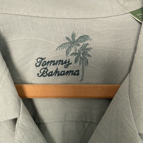 Tommy Bahama Short Sleeve button down Silk - Picture 6 of 8
